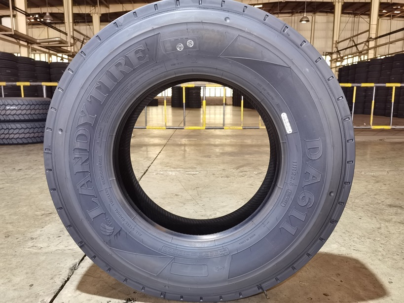 11r22 5 truck tire.jpg